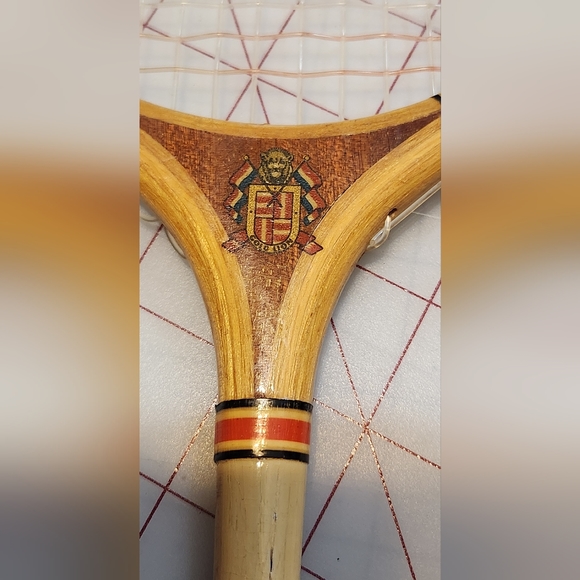 2 Vintage Artis Gold Lion Badmitton Rackets - Picture 4 of 4